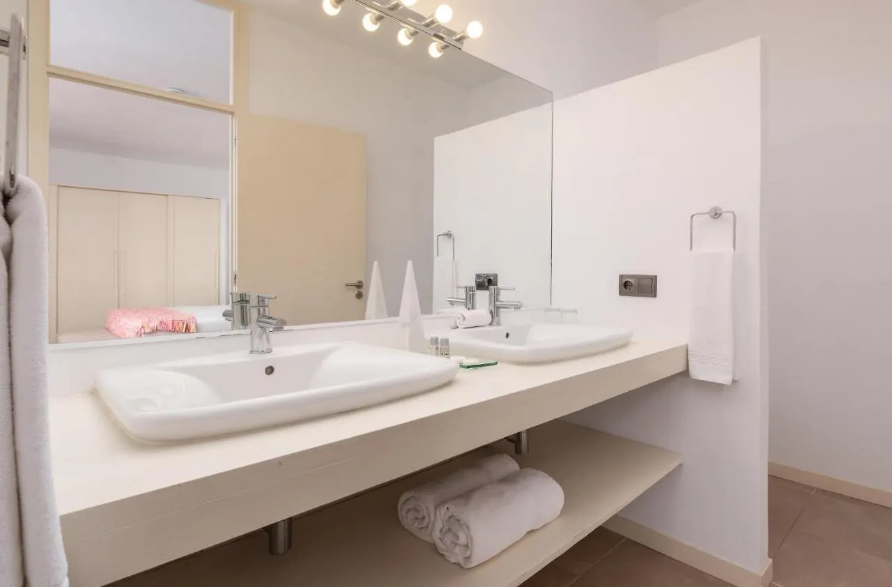 Spacious, Well Appointed, In A Wonderful Raised Location And Stunning Sea Views Costa Adeje