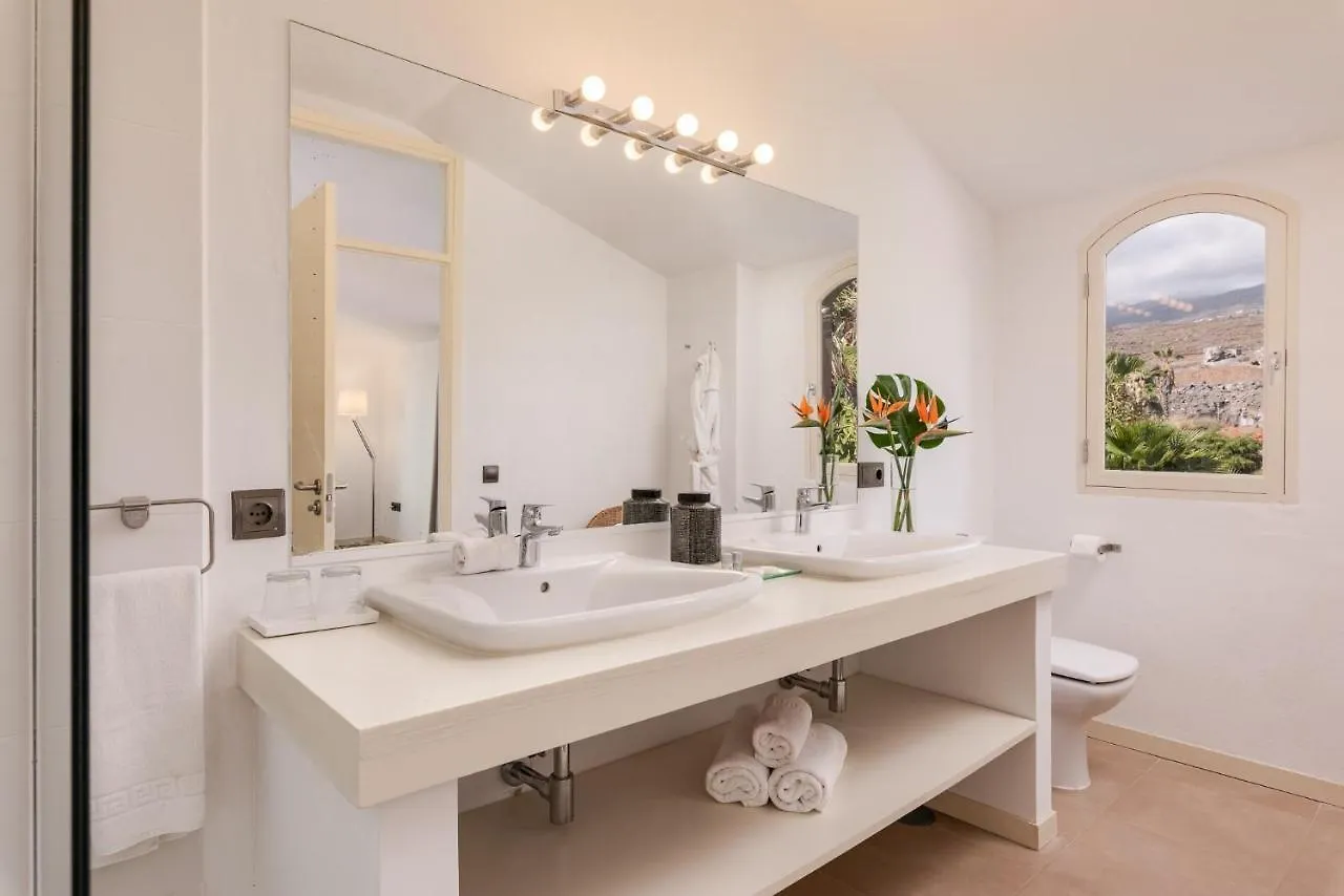 Villa Spacious, Well Appointed, In A Wonderful Raised Location And Stunning Sea Views Costa Adeje