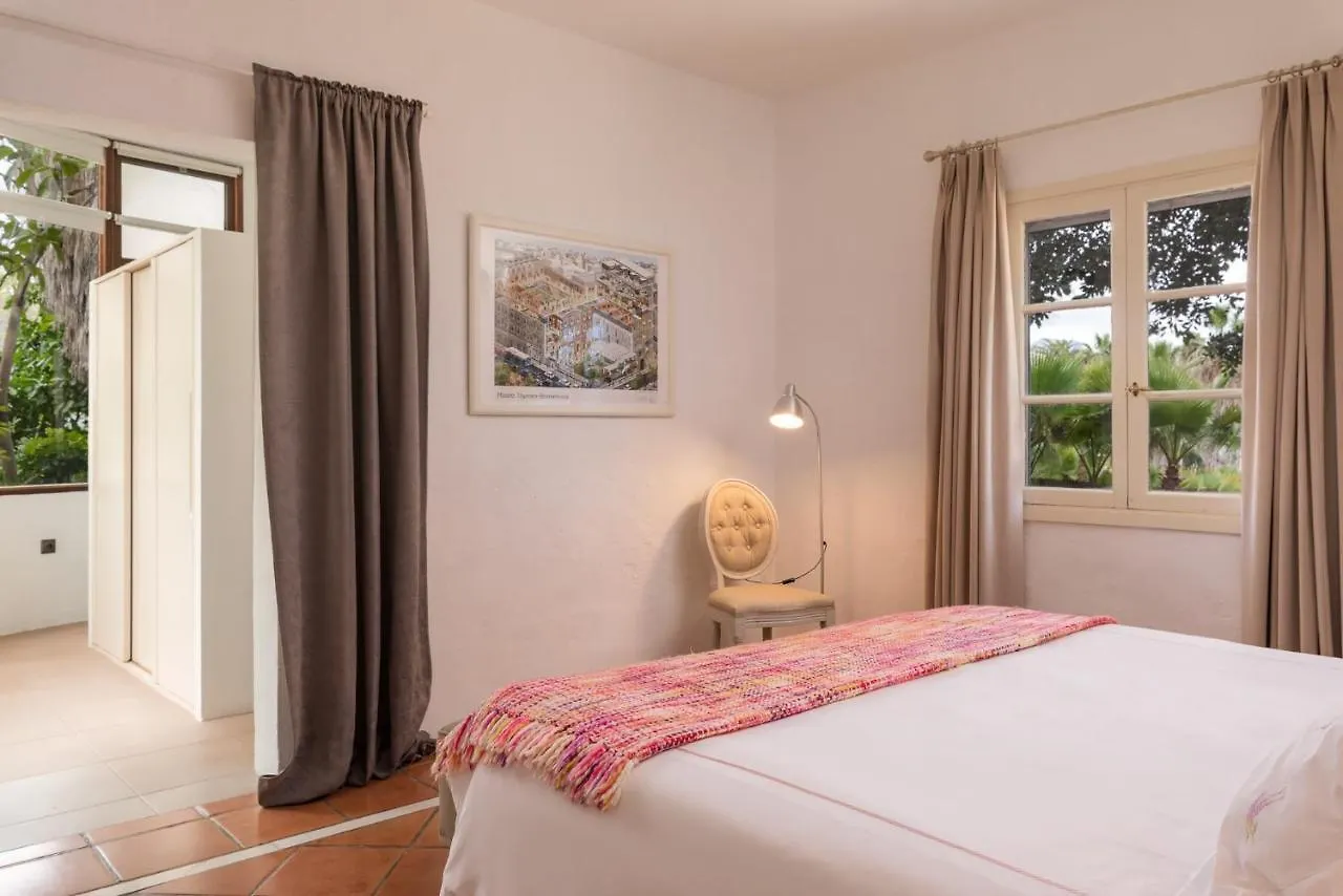 Spacious, Well Appointed, In A Wonderful Raised Location And Stunning Sea Views Costa Adeje  Villa