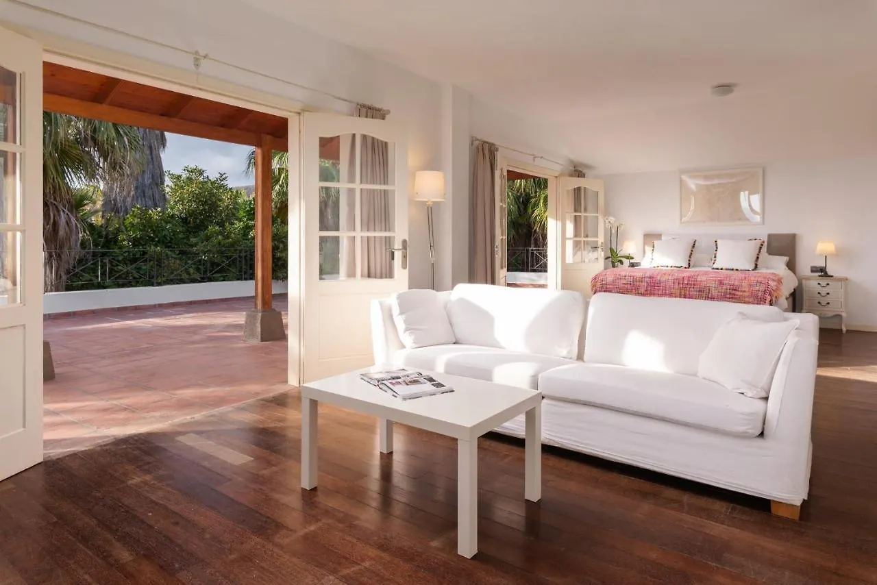 Spacious, Well Appointed, In A Wonderful Raised Location And Stunning Sea Views Costa Adeje