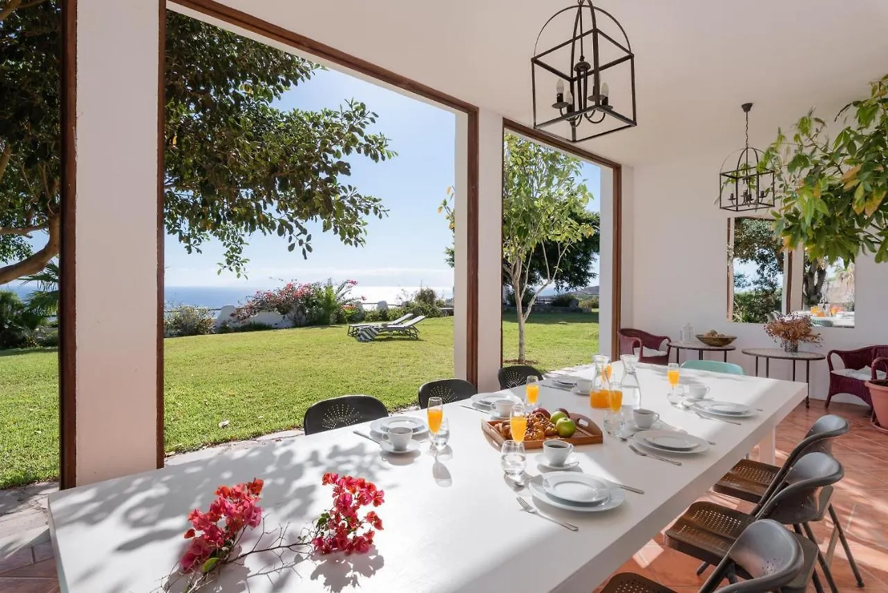 Spacious, Well Appointed, In A Wonderful Raised Location And Stunning Sea Views Costa Adeje  Villa Costa Adeje (Tenerife)