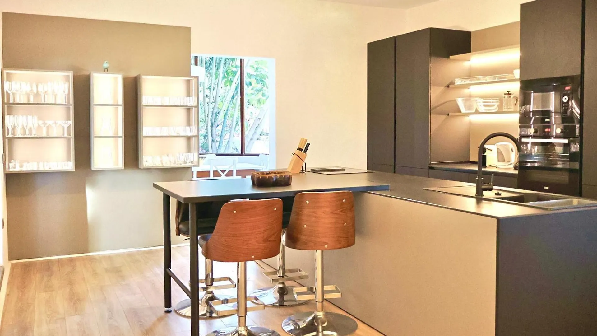 Spacious, Well Appointed, In A Wonderful Raised Location And Stunning Sea Views Costa Adeje  Villa