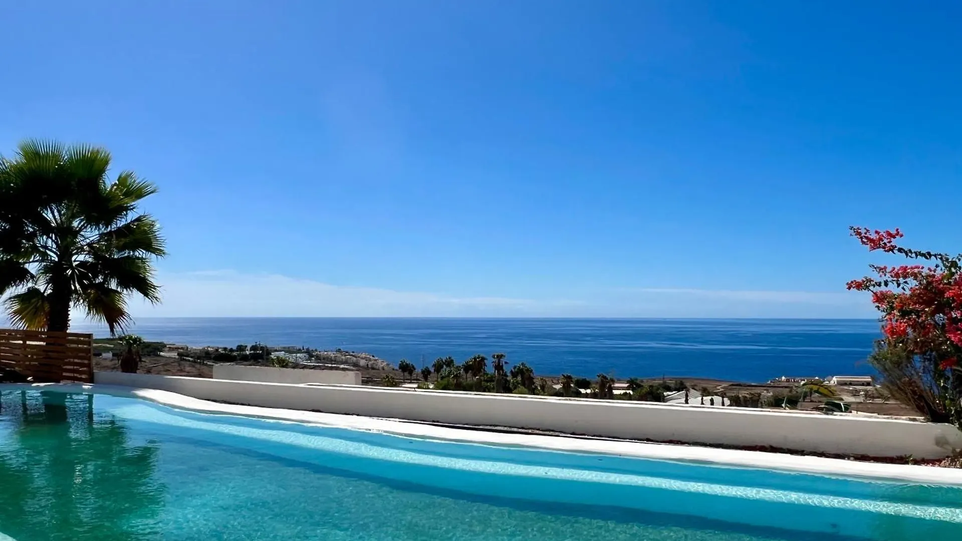 Villa Spacious, Well Appointed, In A Wonderful Raised Location And Stunning Sea Views Costa Adeje