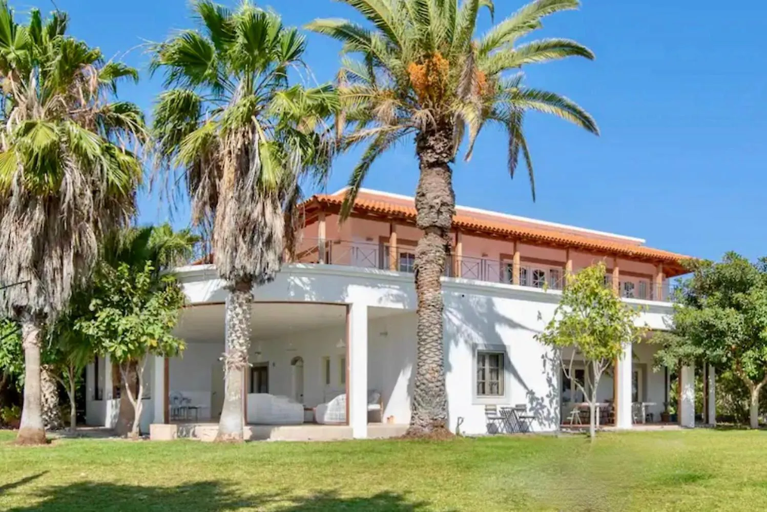 Spacious, Well Appointed, In A Wonderful Raised Location And Stunning Sea Views Costa Adeje  Villa Costa Adeje (Tenerife)