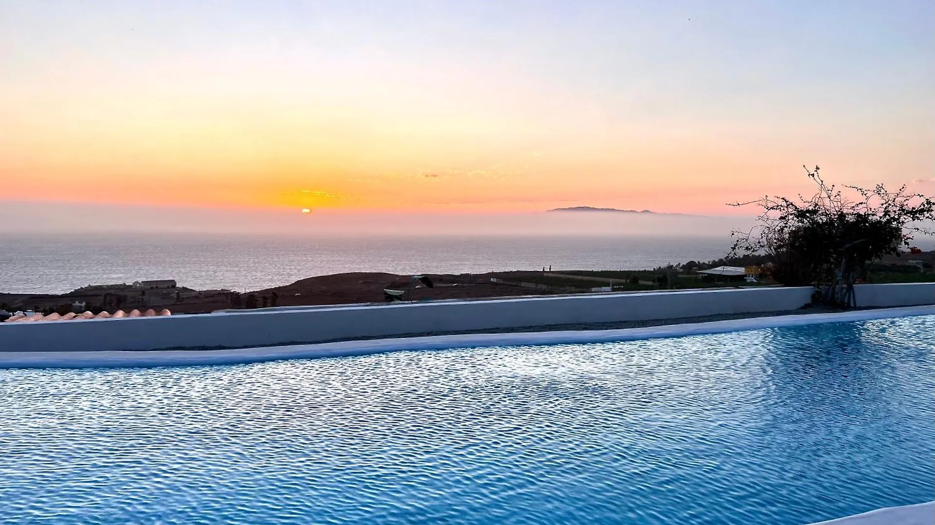 Villa Spacious, Well Appointed, In A Wonderful Raised Location And Stunning Sea Views Costa Adeje  Spain